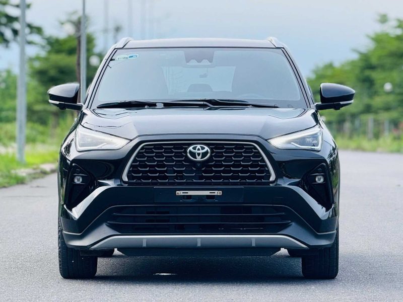 Yaris Cross nhin tu dau xe